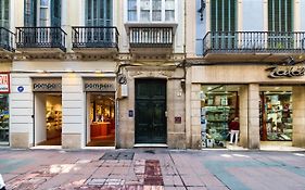 Holidays2Malaga Calle Nueva 2 bedroom High Speed WIFI